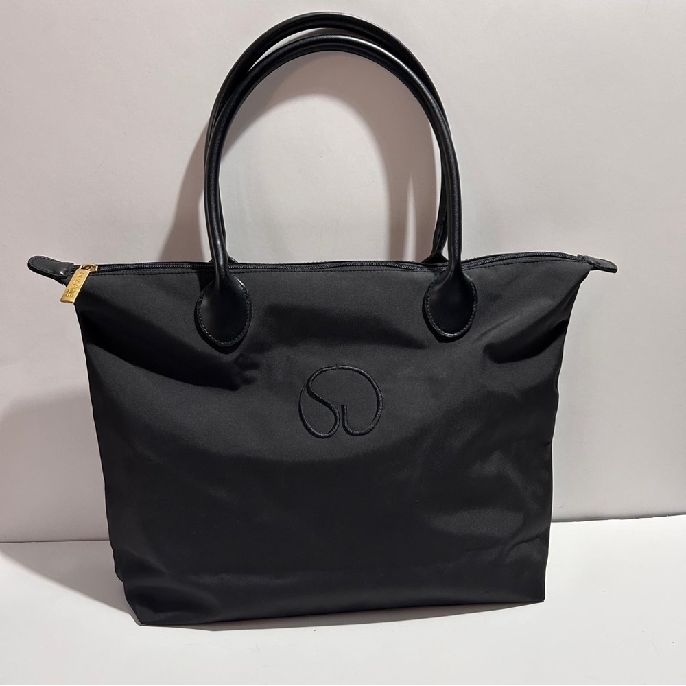 St.John‎ (Copy) Black Structured Tote Bag with Elegant Design